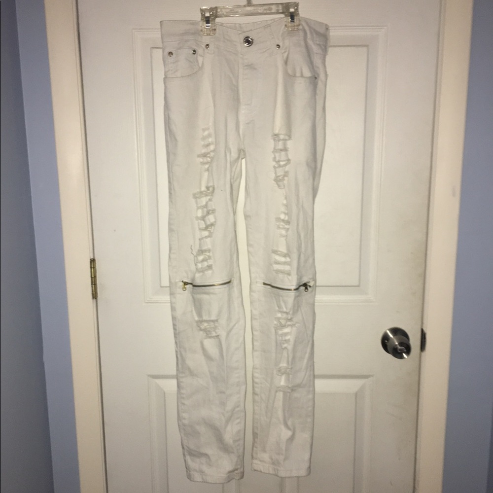 White distressed jeans